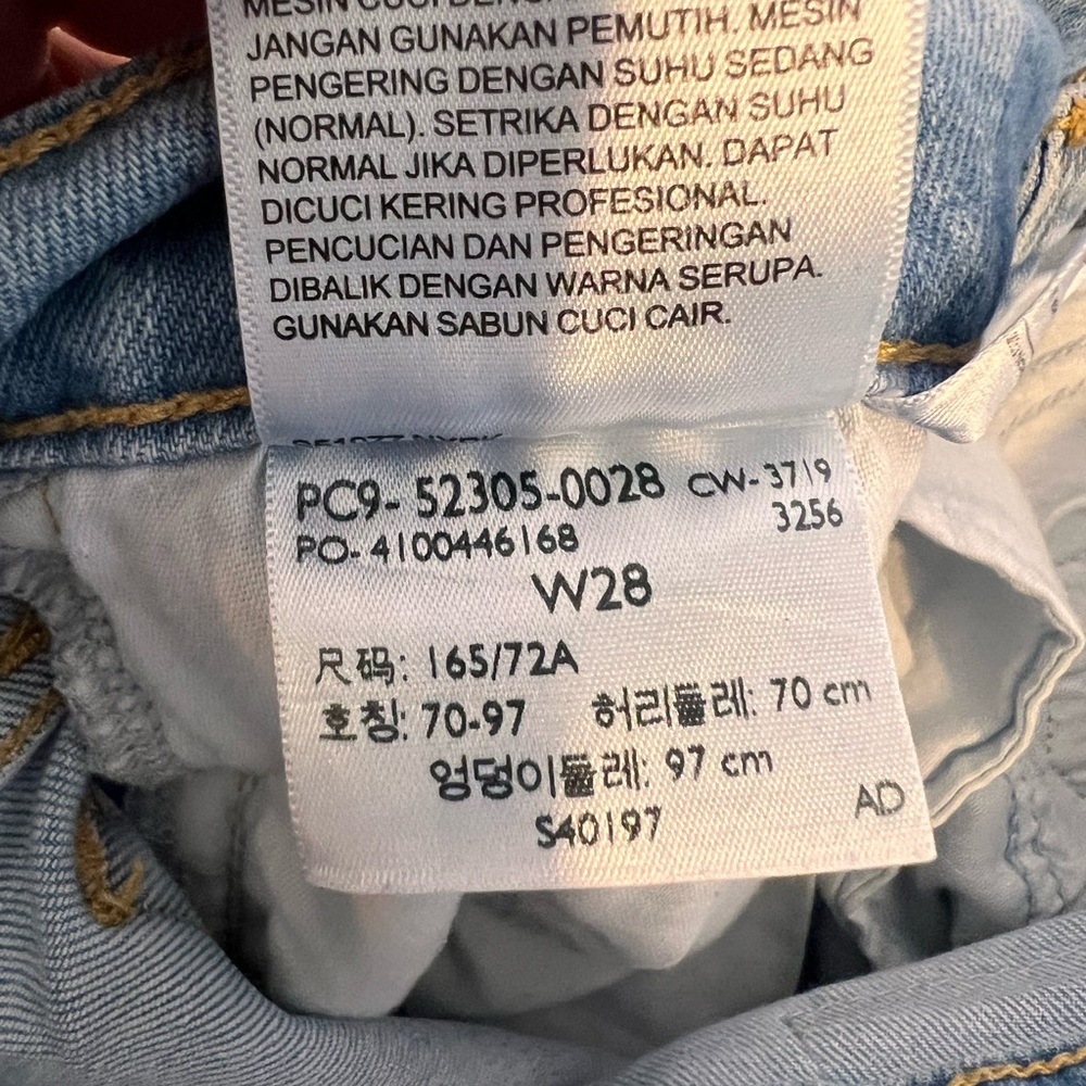 Levi's wedgie skinny jeans size 28. - Picture 5 of 7